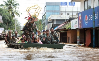 324 killed and 10,000 stranded by Kerala flooding